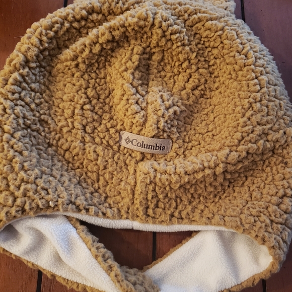 Columbia Bear Beanie - Picture 2 of 3